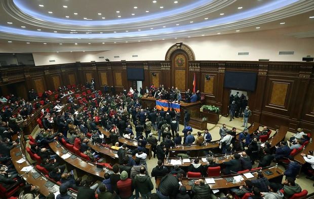Ermənistan parlamenti ikinci dəfə Paşinyanın namizədliyini rədd etdi