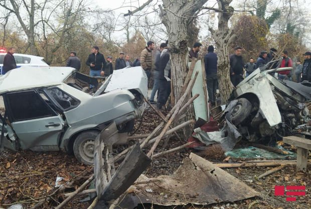 Oğuzda maşın ağaca çırpıldı - Sürücü öldü 